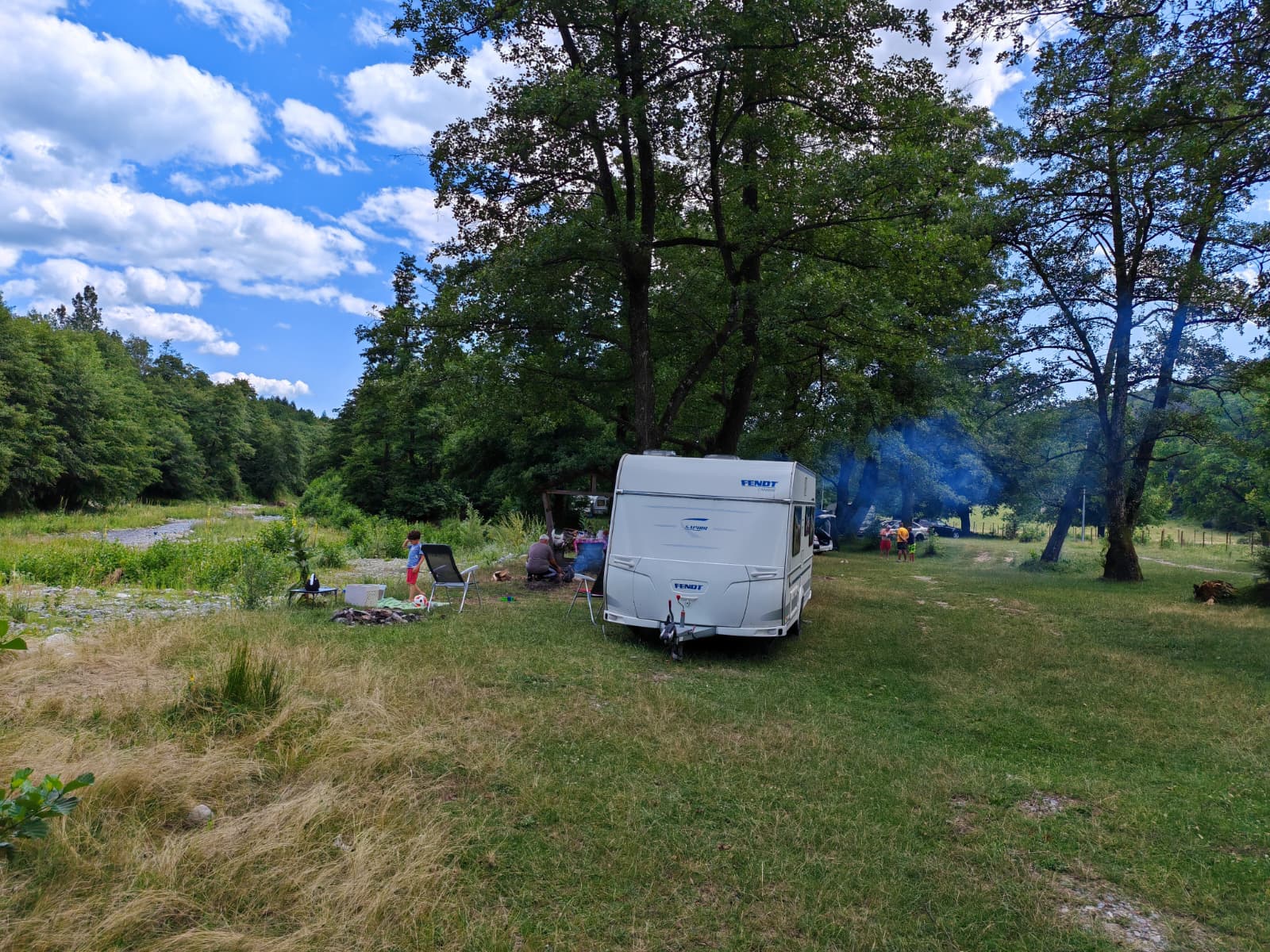 Camping în familie: sfaturi practice pentru începători - EVONomad