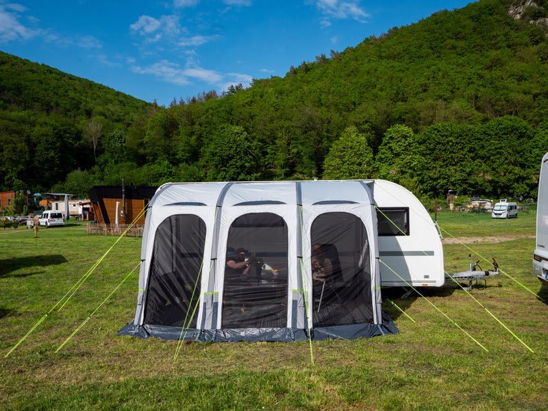 De ce tot mai mulți pasionați de camping aleg un cort gonflabil pentru rulotă - EVONomad