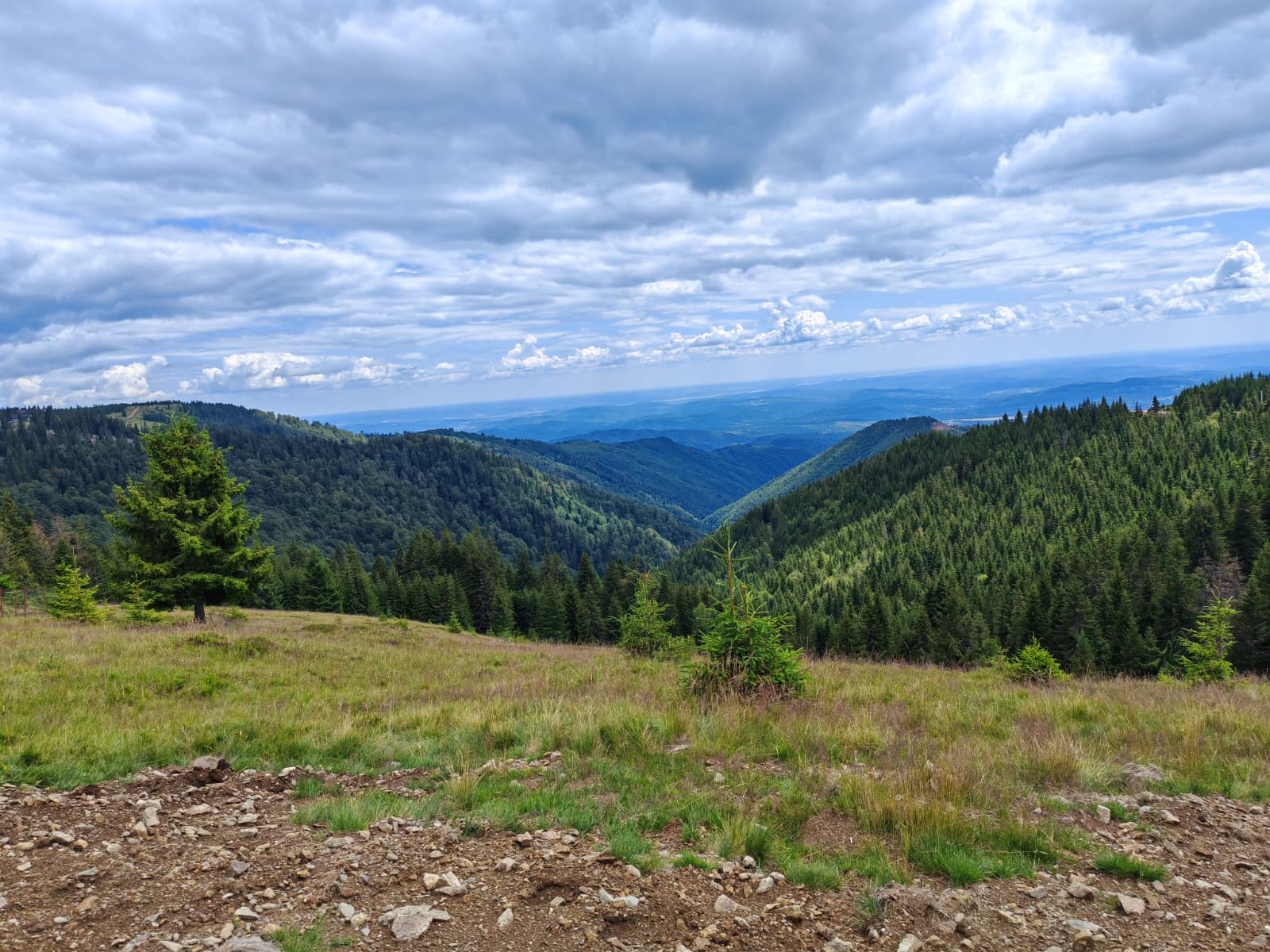 Trekking: Ce înseamnă, sfaturi & diferența dintre trekking și hiking - EVONomad